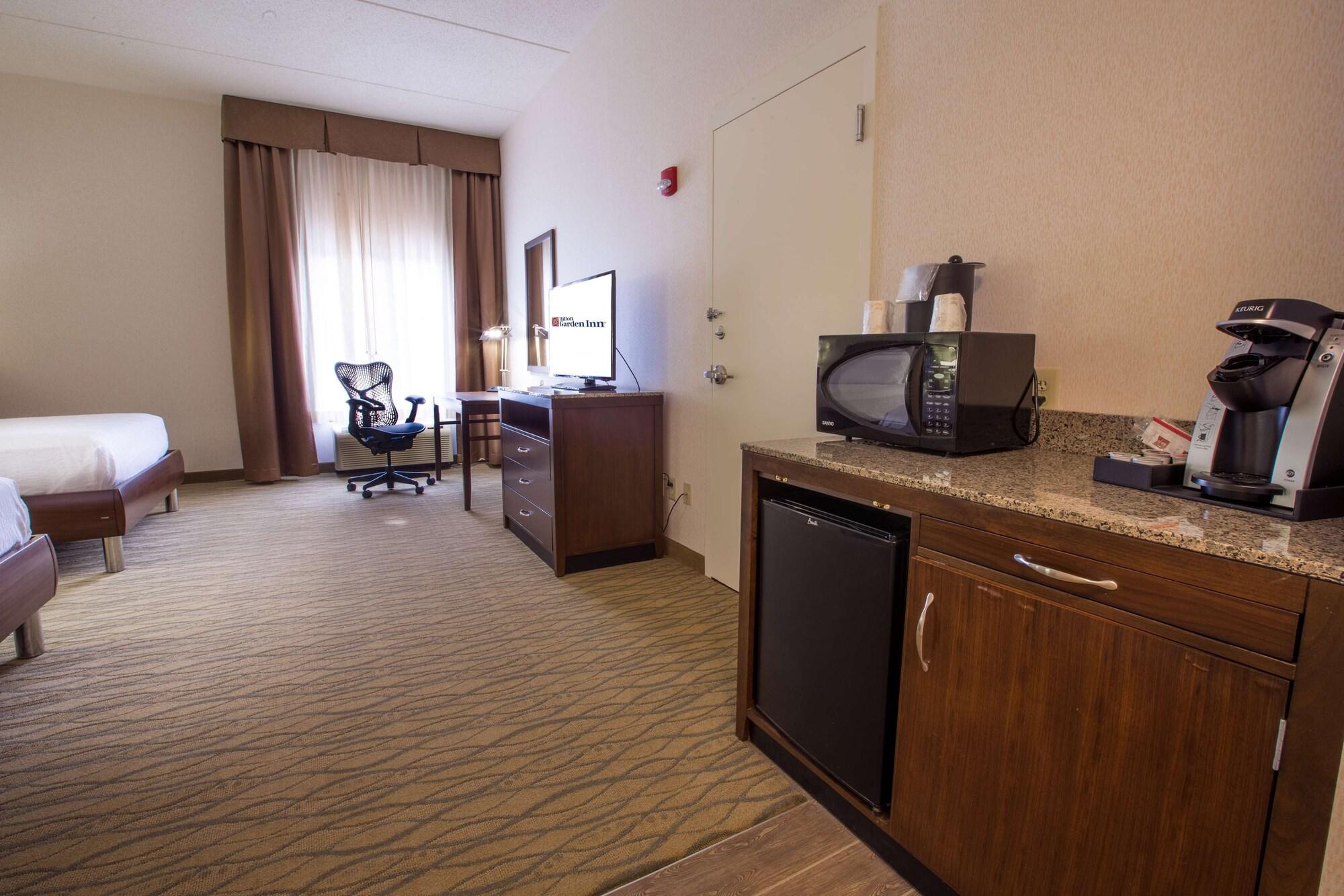 Hilton Garden Inn Стейт Колледж Экстерьер фото